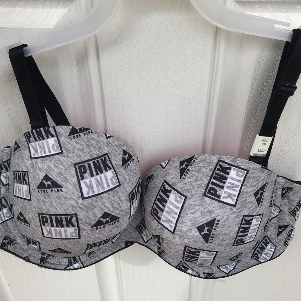 Pink Victoria’s Bar 👙